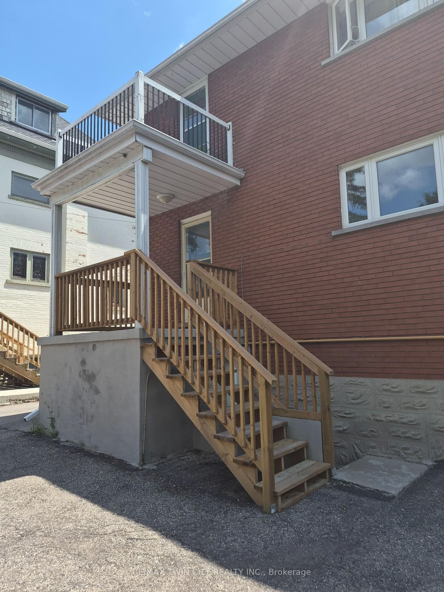 132 Allen Street E, Unit 1 - Image 3