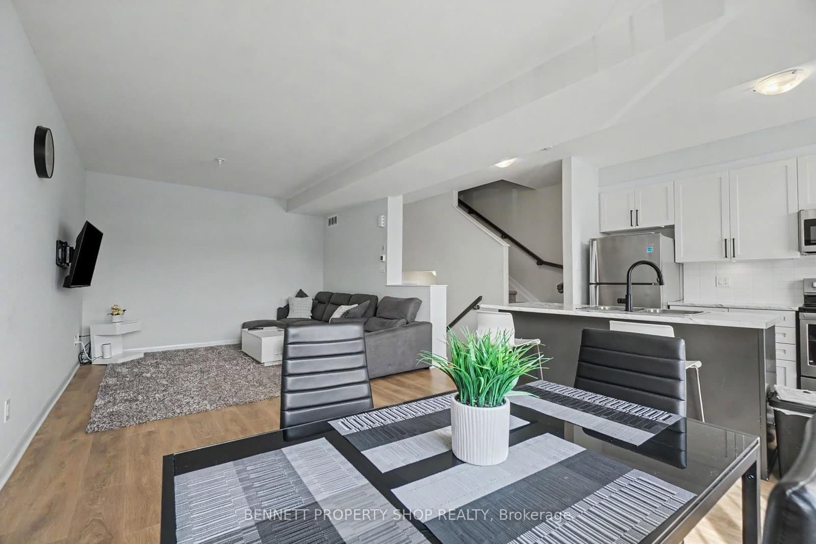 127 Attwell Private - Image 4