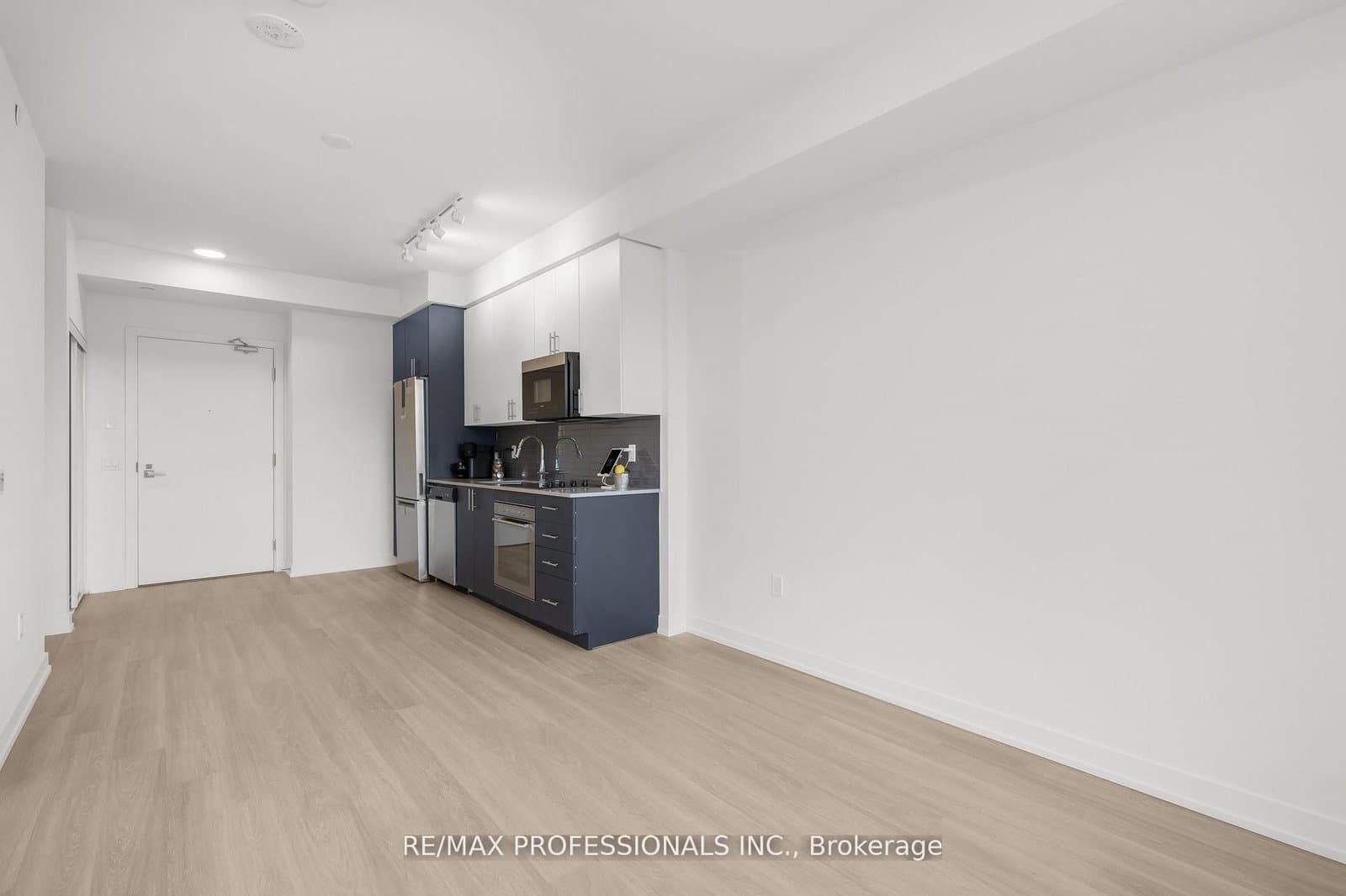 415 Main Street W, Unit 411 - Image 4