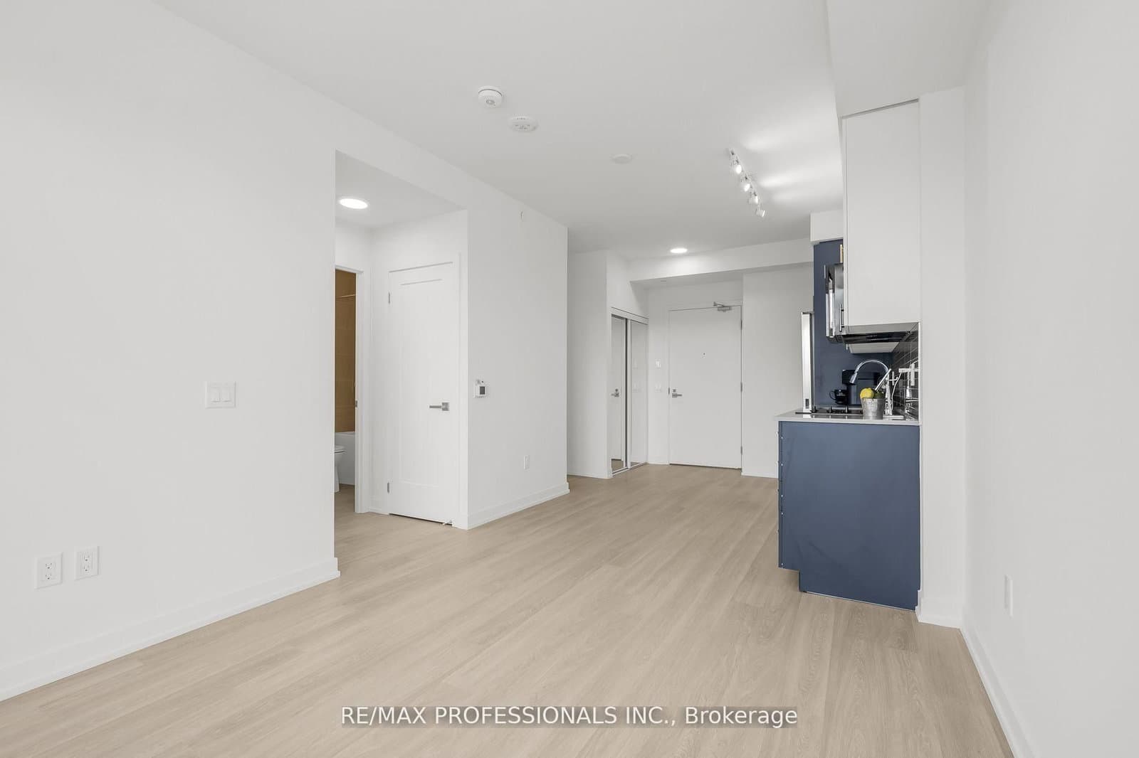 415 Main Street W, Unit 411 - Image 6