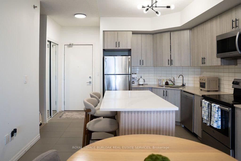 560 North Service Road, Unit 610 - Image 4