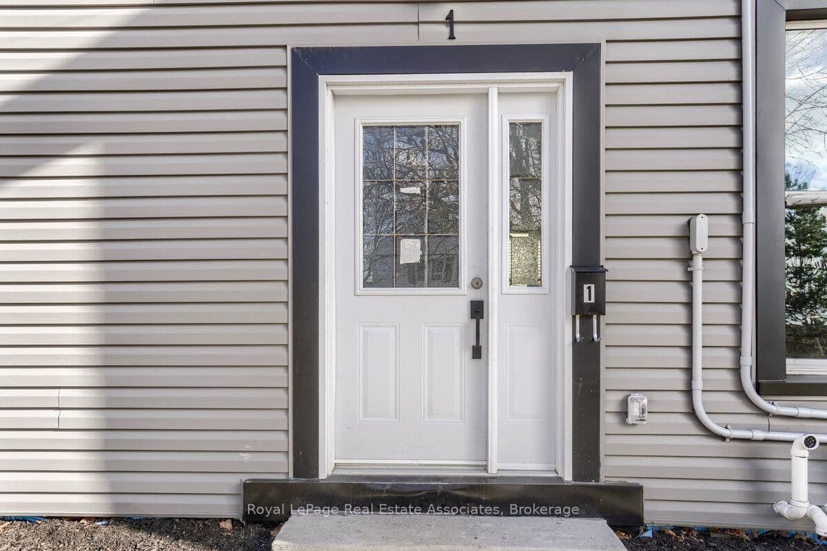 39 Welland Avenue S, Unit 1 - Image 3