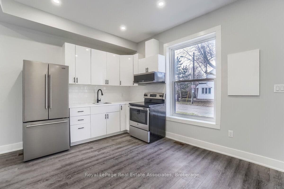 39 Welland Avenue S, Unit 1 - Image 6