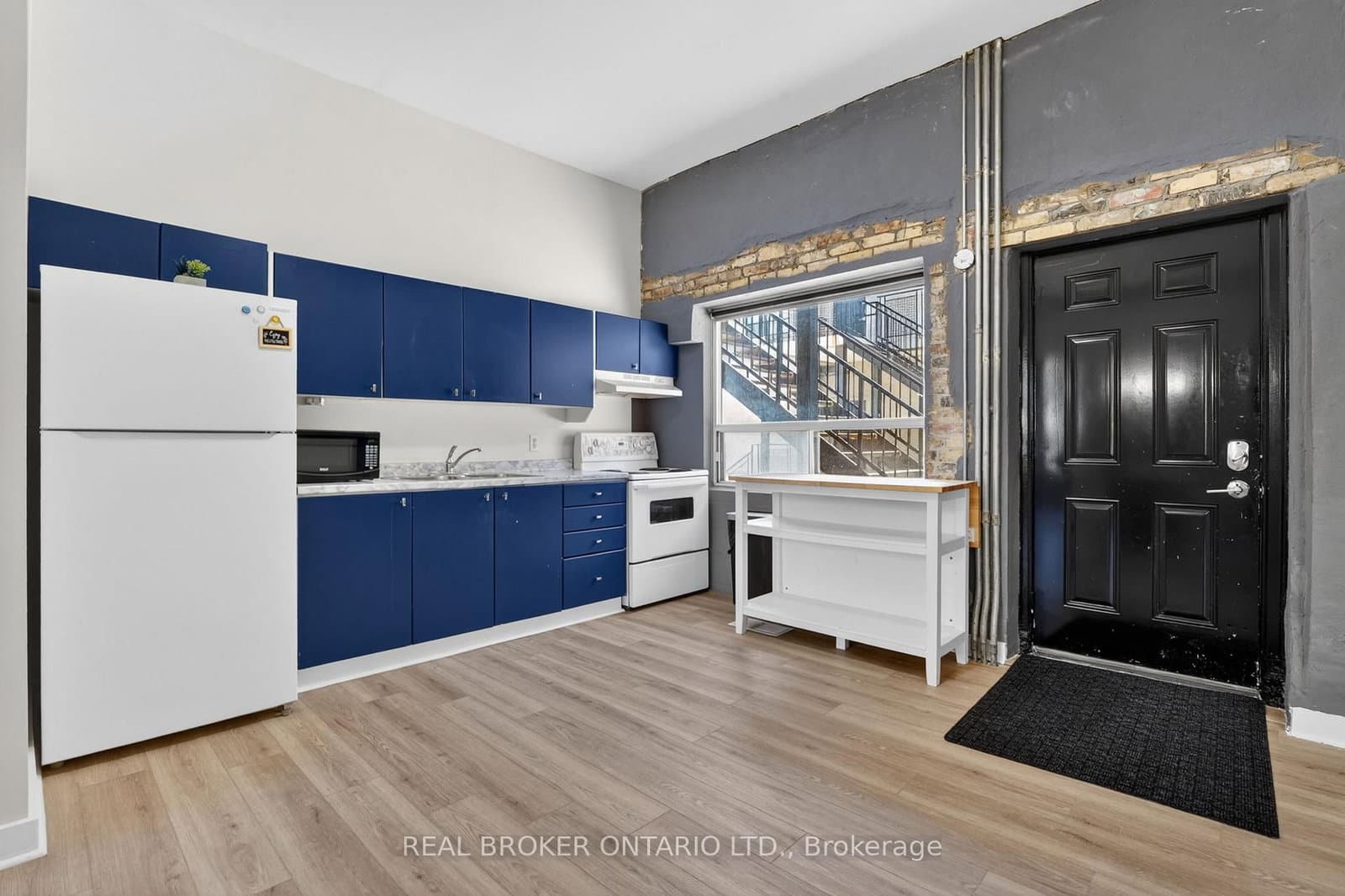 12 Bridgeport Road E, Unit 9 - Image 6