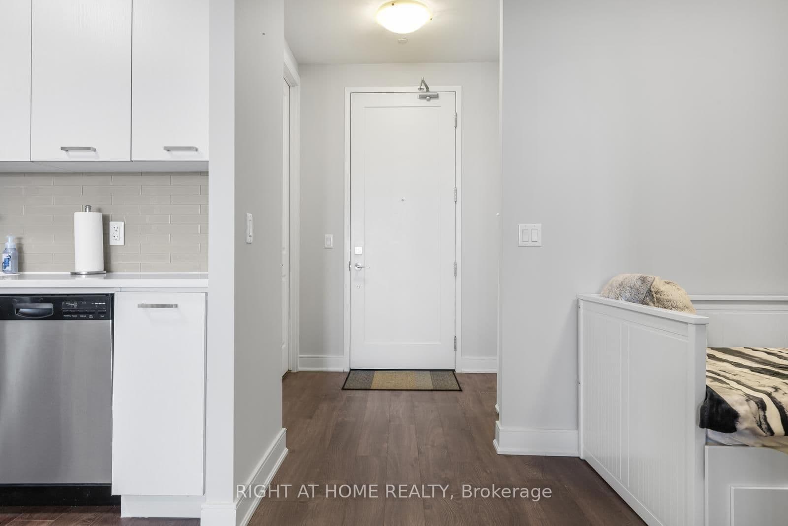 150 Main Street W, Unit PH05 - Image 4
