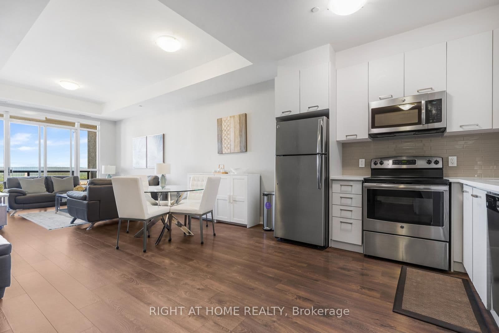 150 Main Street W, Unit PH05 - Image 6