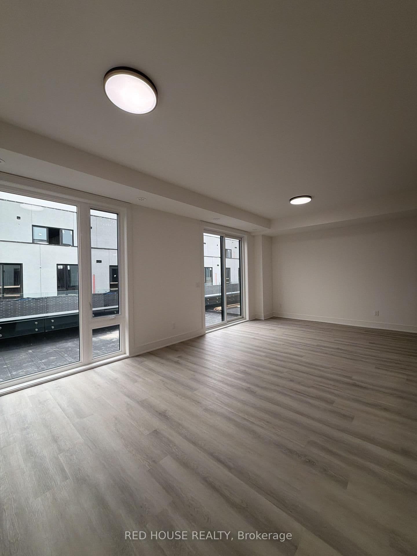 157 Everett Common - Image 3