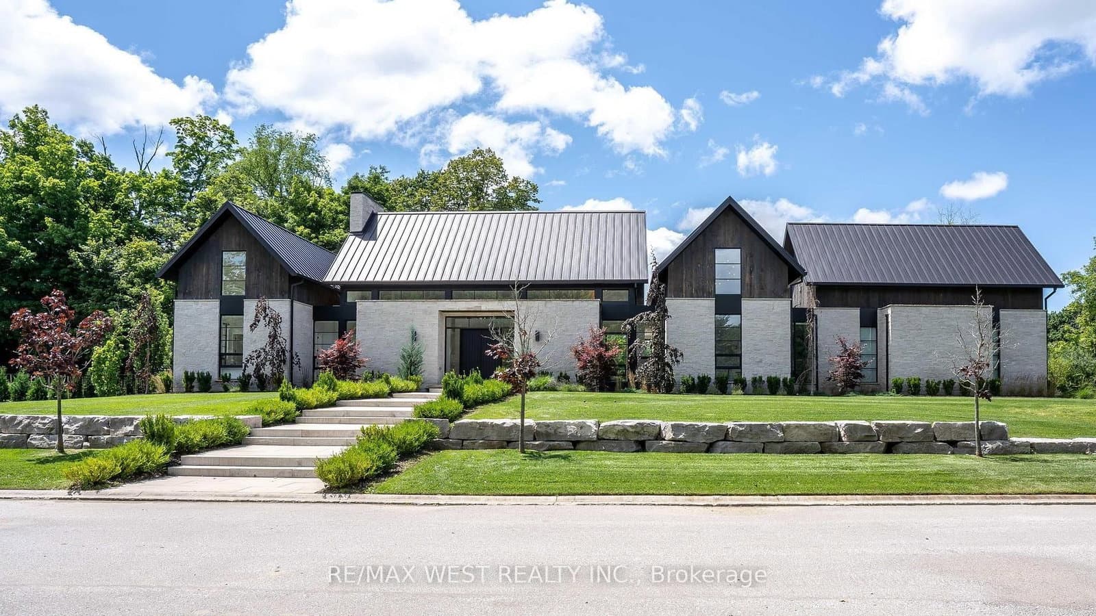 3819 Deer Trail - Image 1
