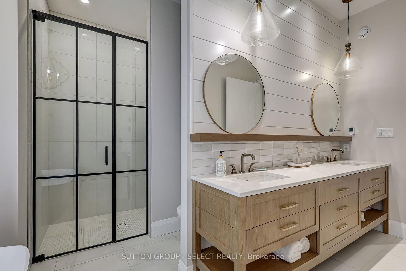 2397 MEADOWLANDS Way - Image 6