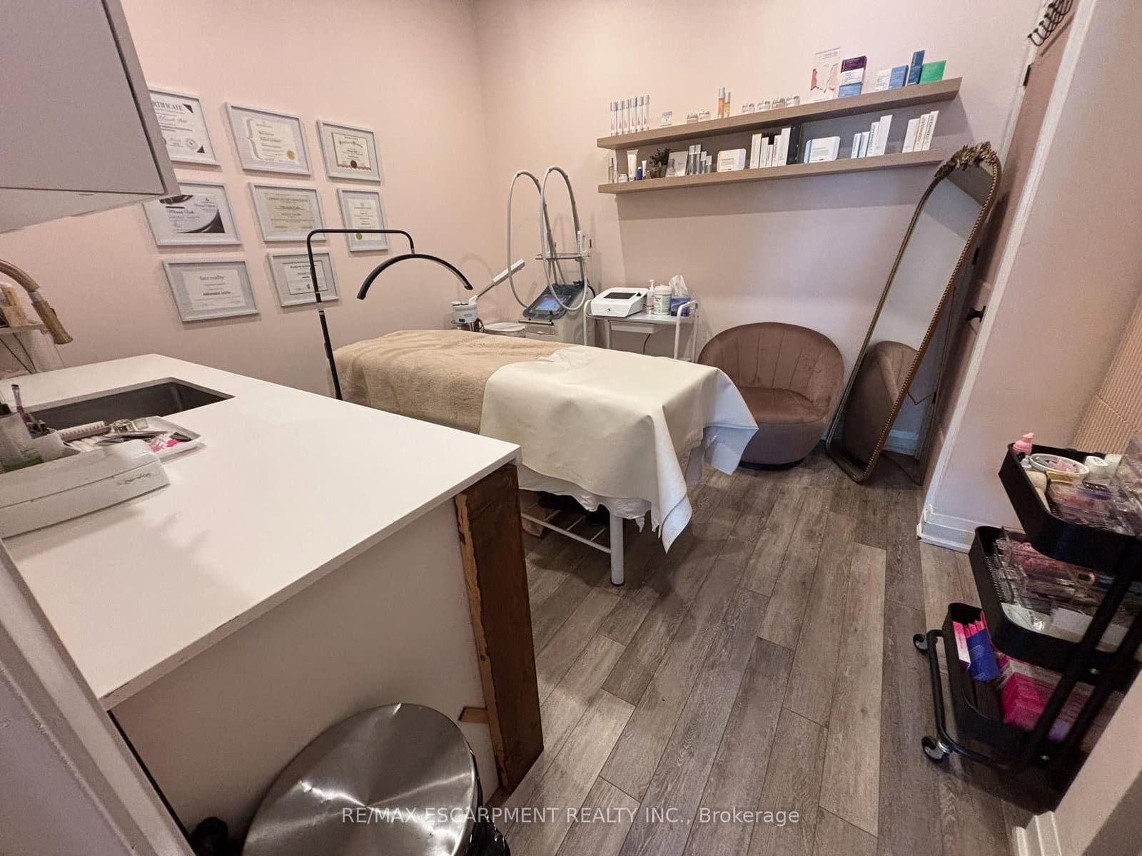 52 Barton Street E, Unit 1 - Image 2