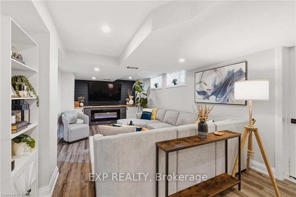 120 Elgin Crescent - Image 1