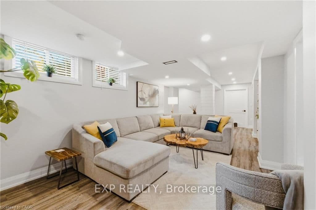 120 Elgin Crescent - Image 2