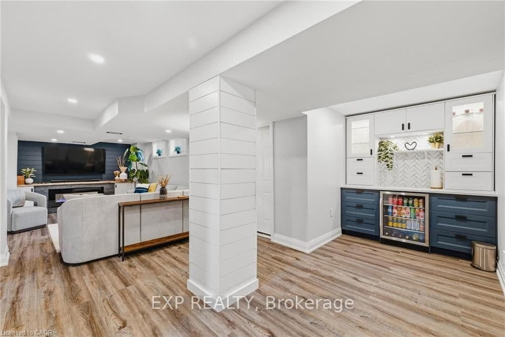 120 Elgin Crescent - Image 4