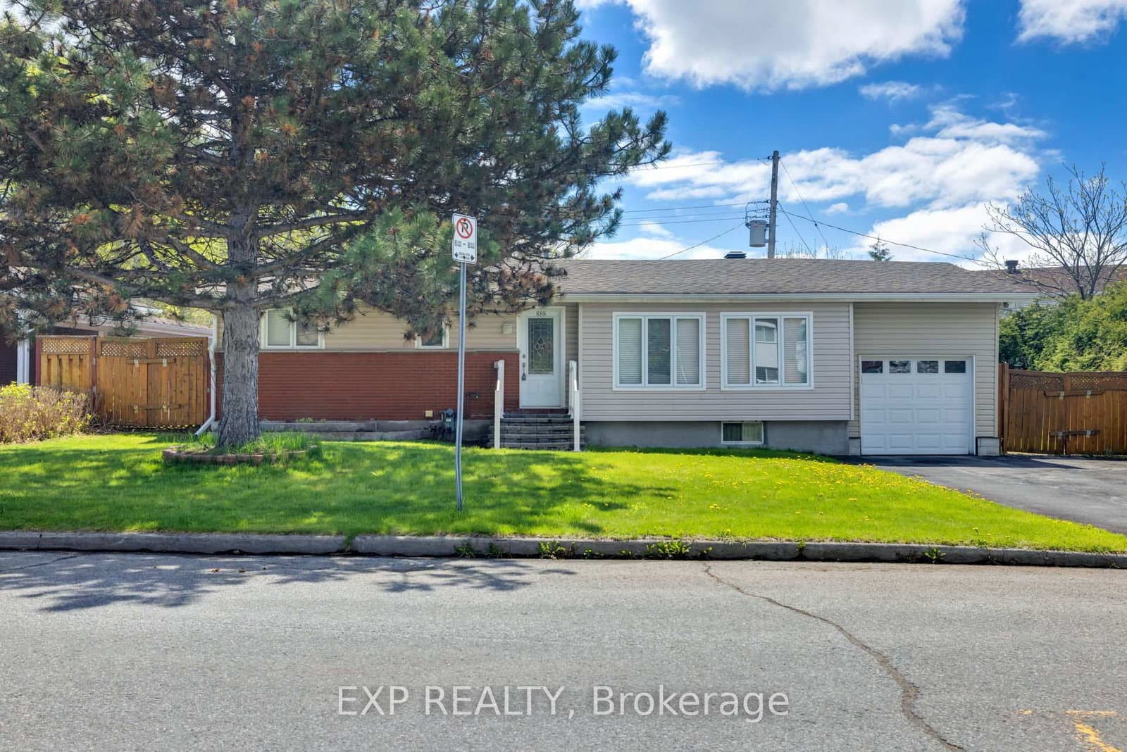 888 CHARLESWOOD Avenue - Image 2