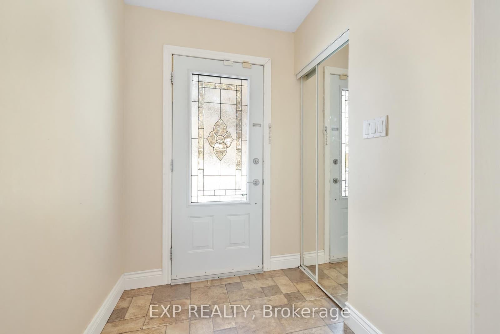 888 CHARLESWOOD Avenue - Image 3