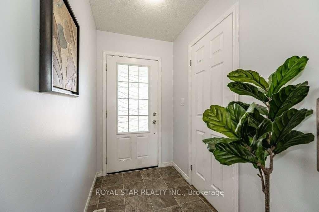 7 Upper Mercer Street, Unit B8 - Image 4