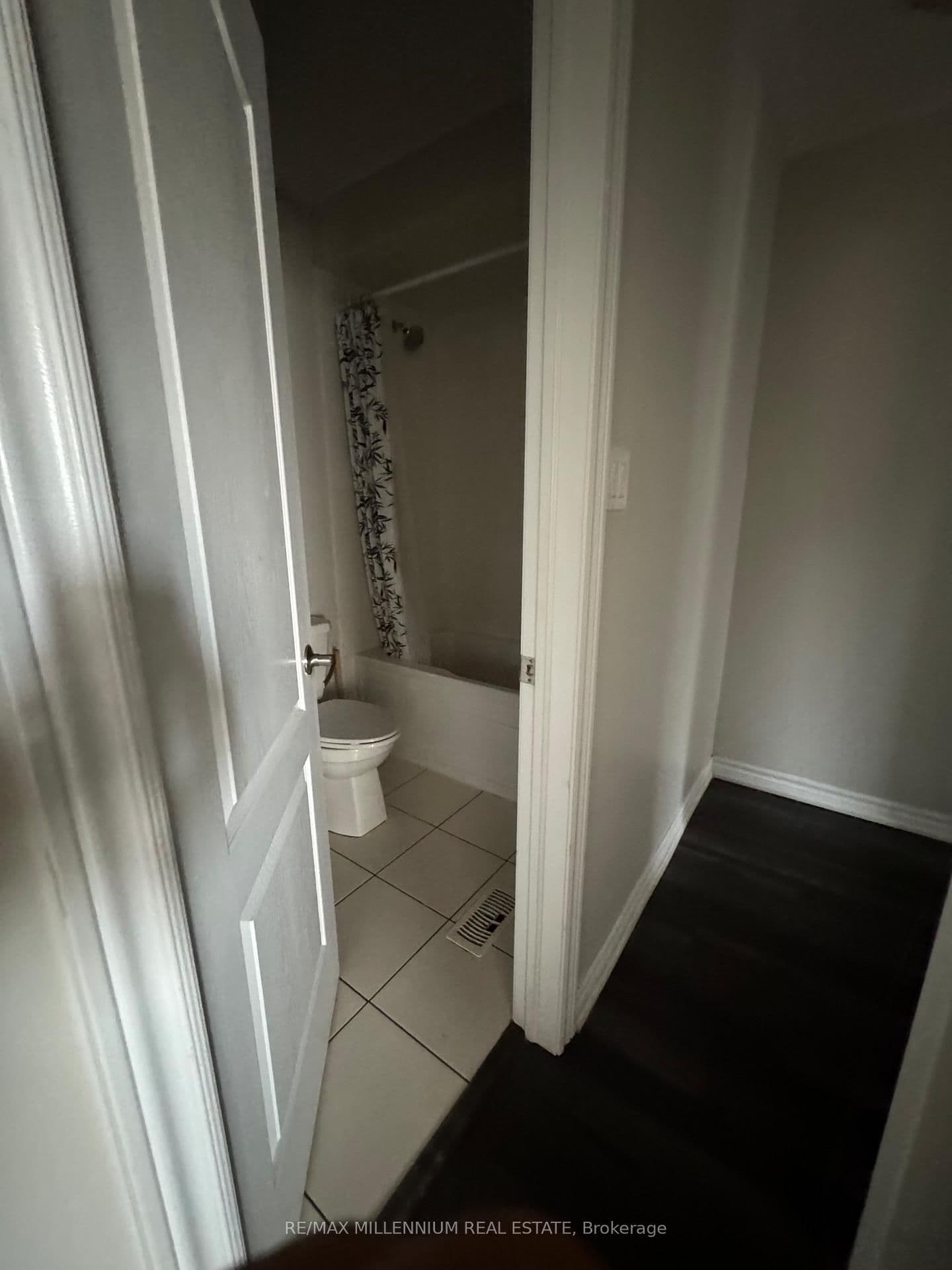 458 Linden Drive W - Image 5
