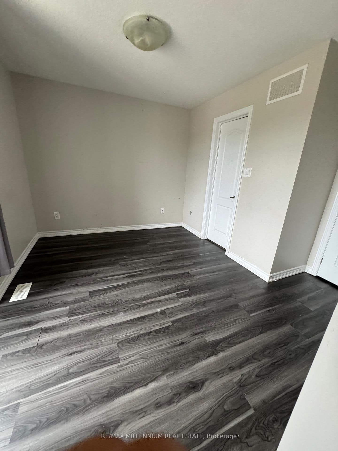 458 Linden Drive W - Image 6