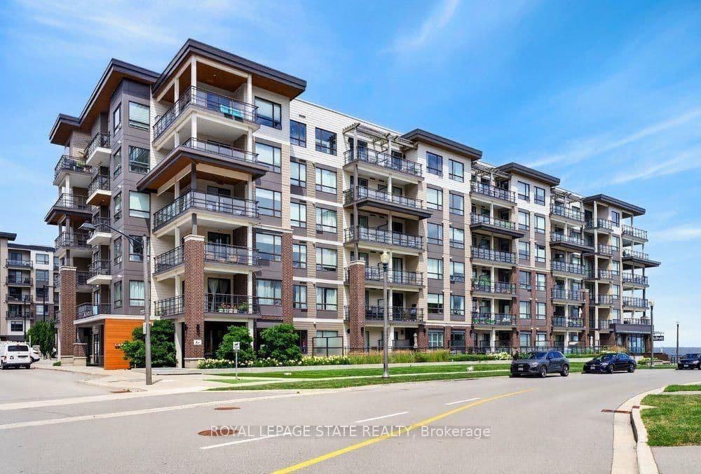 #306 - 10 Esplanade Lane