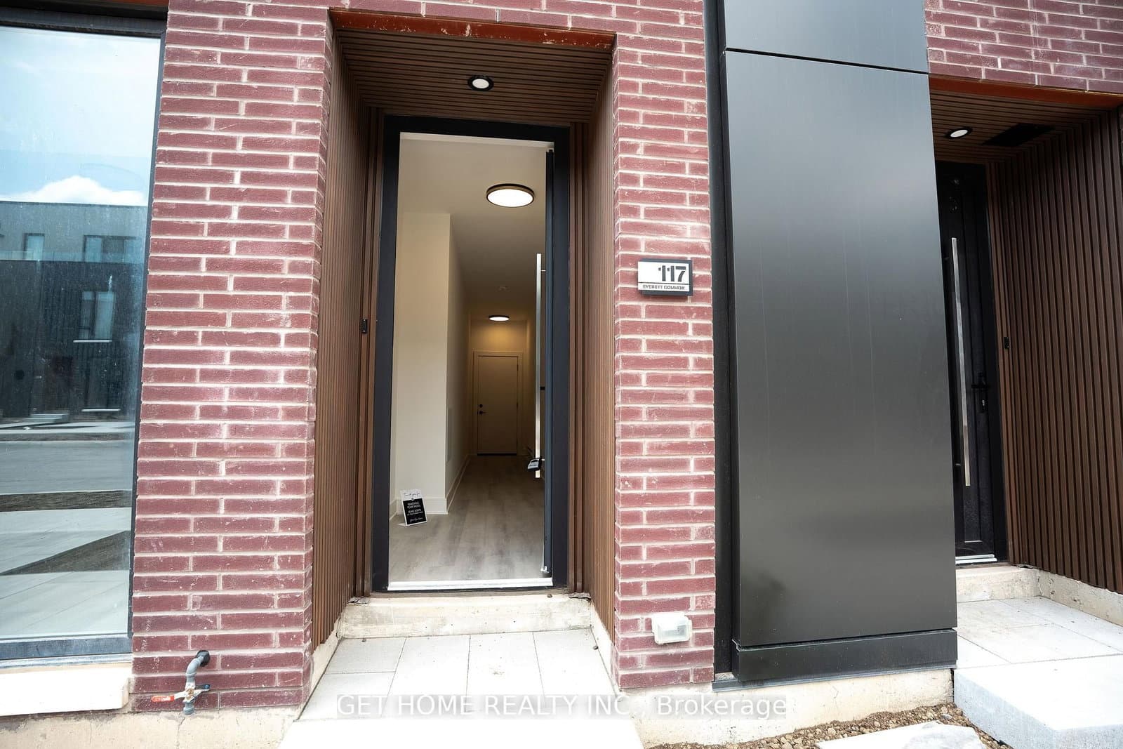 117 Everett Common - Image 3