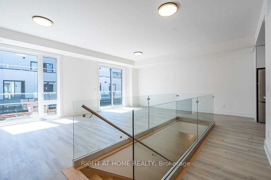161 Everett Common - Image 4