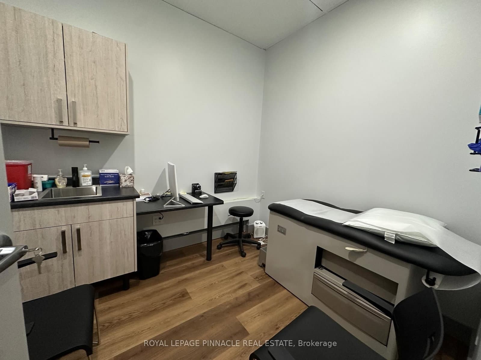 70 E King Street E - Image 4