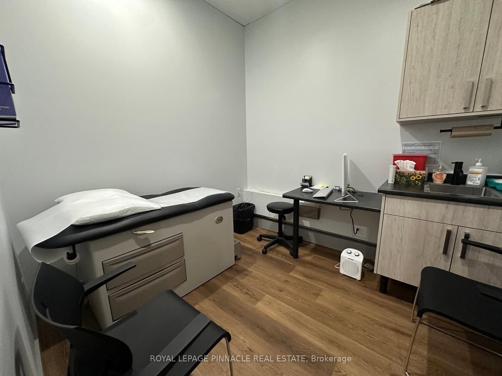 70 E King Street E - Image 5
