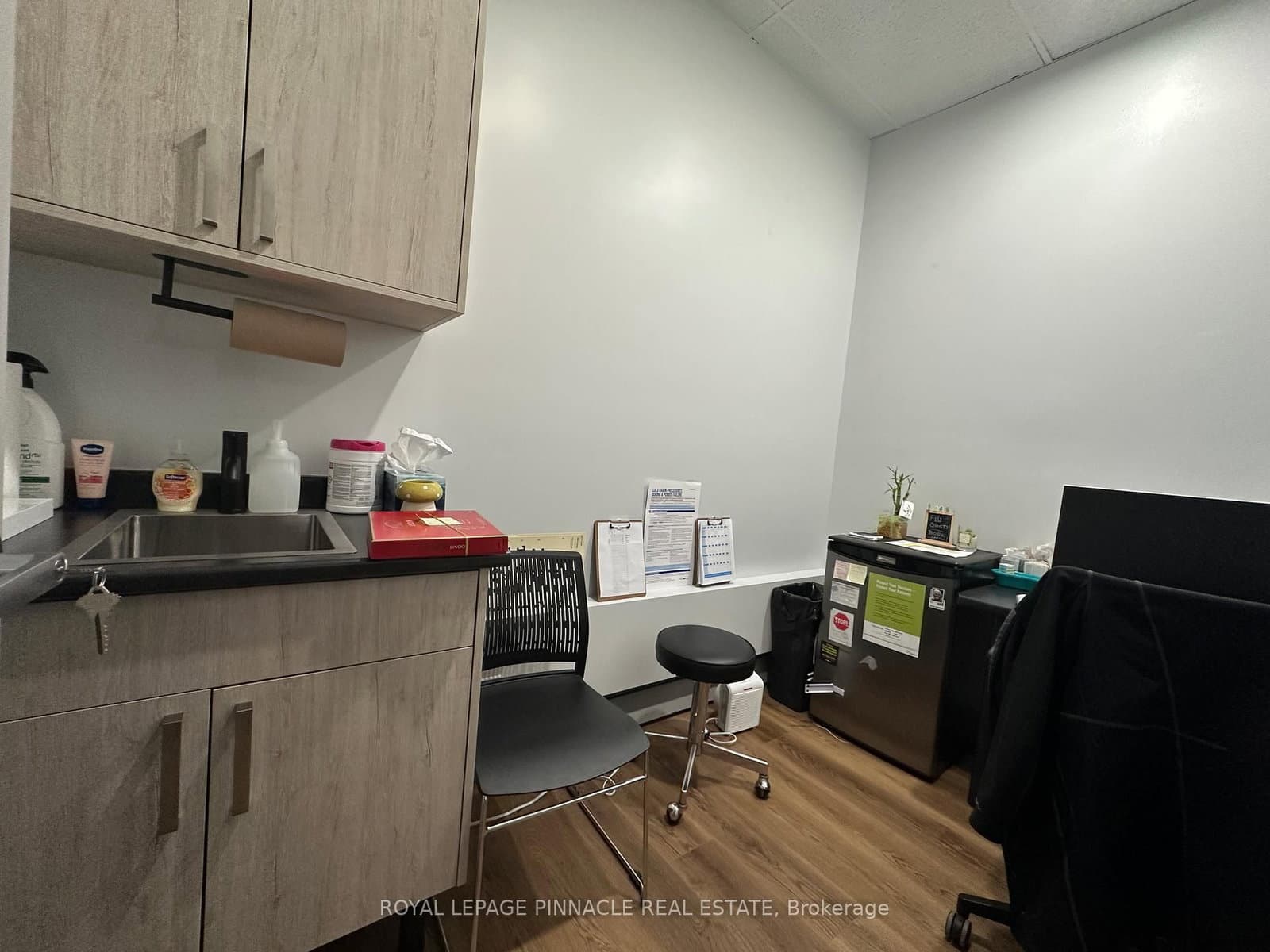 70 E King Street E - Image 6