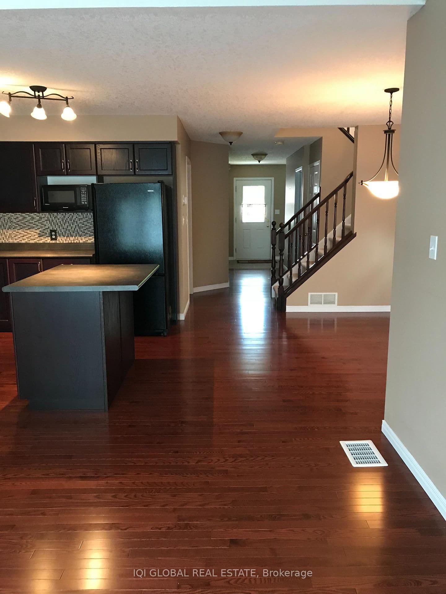 565 Wild Iris Avenue - Image 2