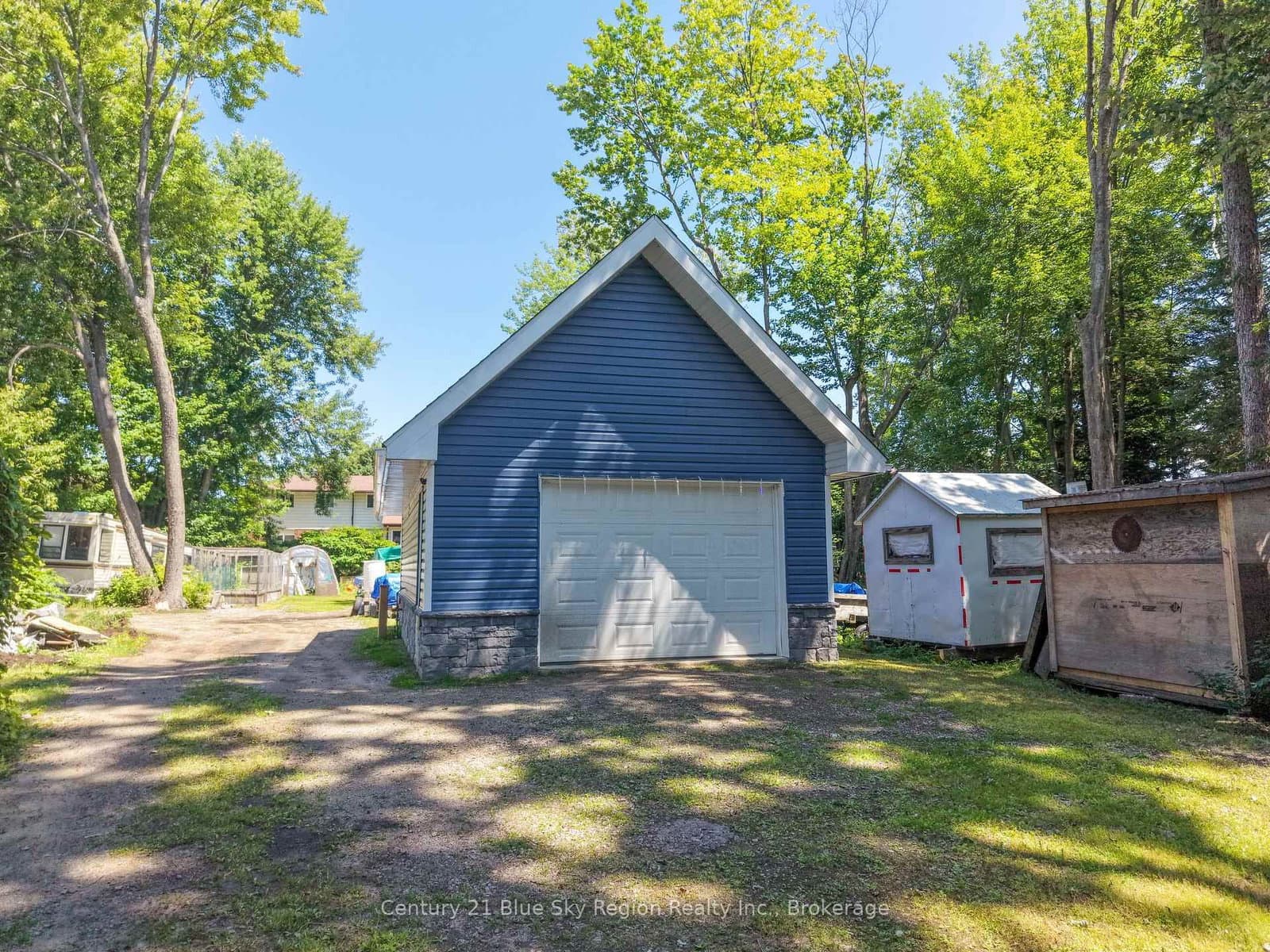 554 Lakeshore Drive - Image 2