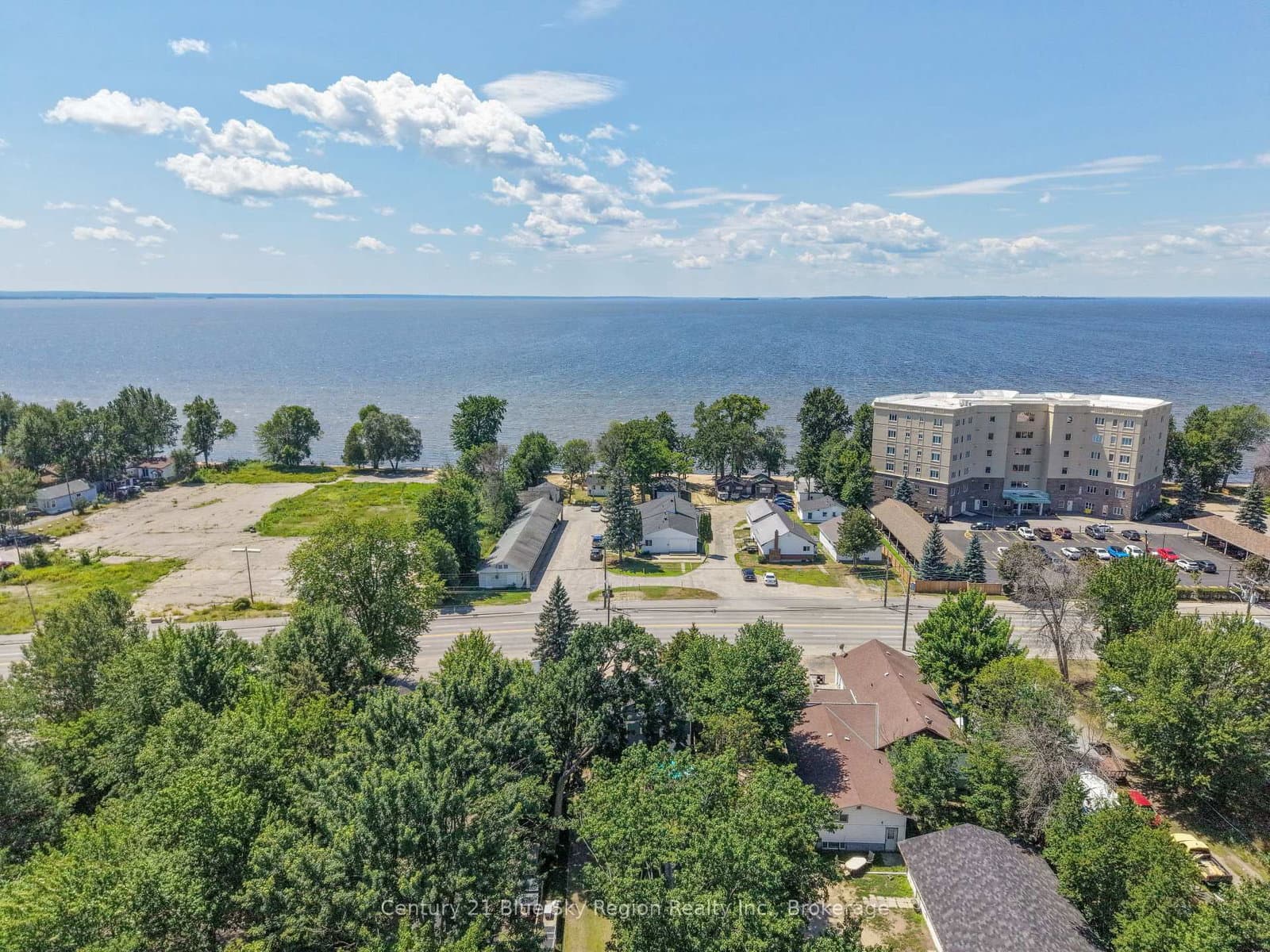 554 Lakeshore Drive - Image 4