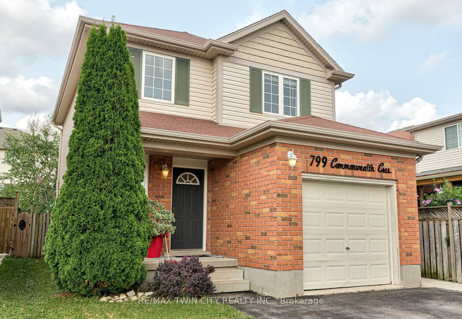 799 Commonwealth Crescent - Image 2