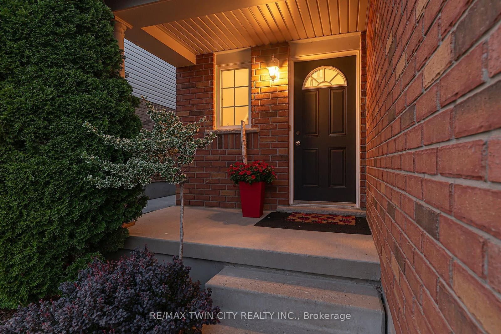 799 Commonwealth Crescent - Image 4