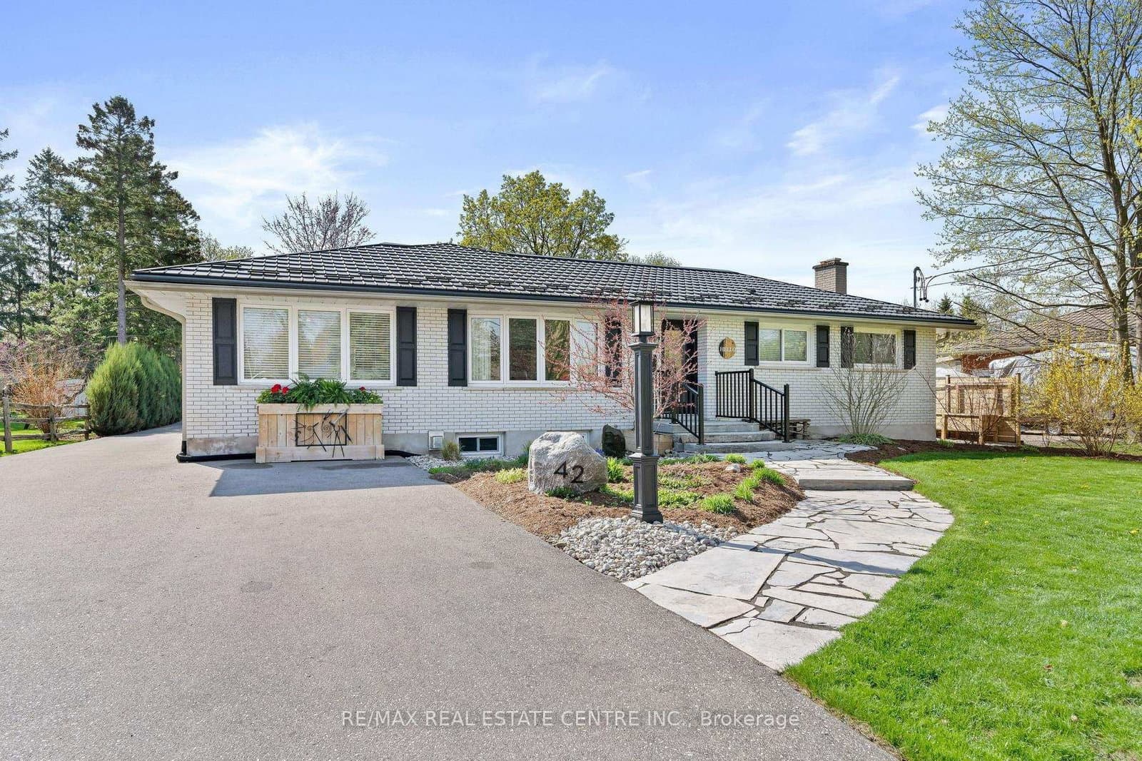 42 Ridgeway Avenue - Image 2