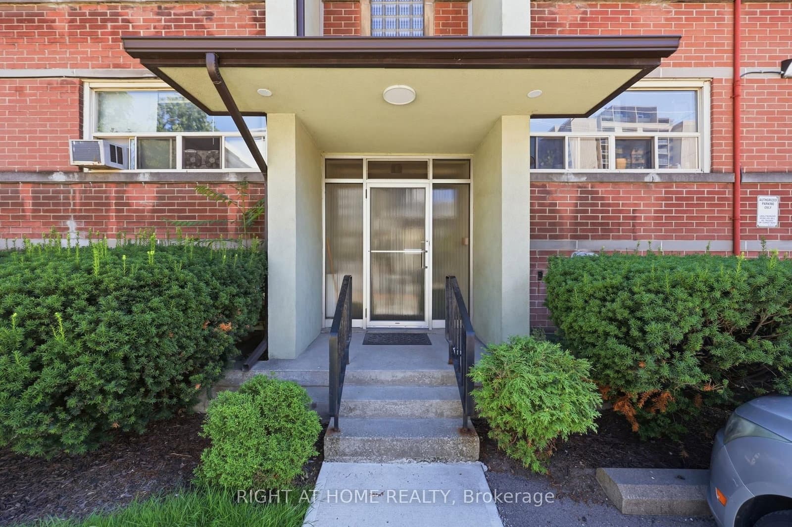 223 MacNab Street S, Unit 11 - Image 3
