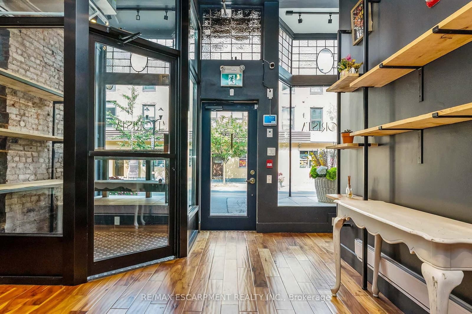 6 JOHN Street N - Image 5