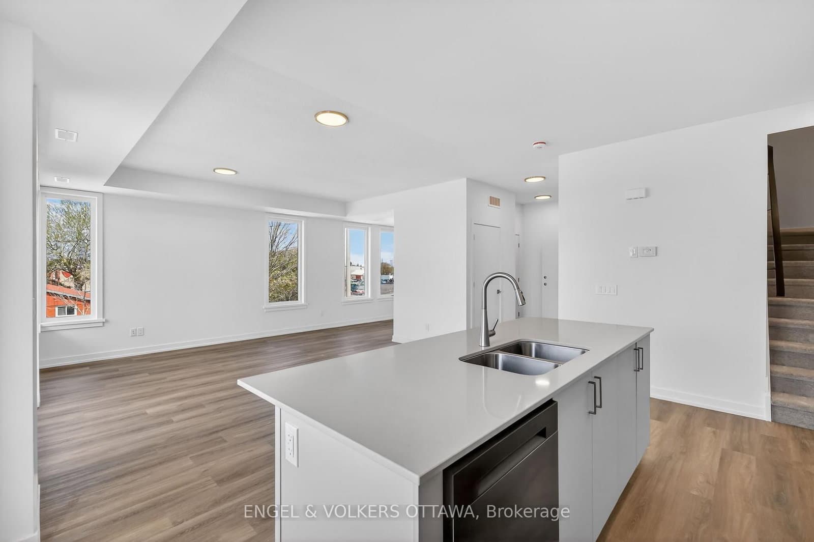 120 Stardust Private - Image 6