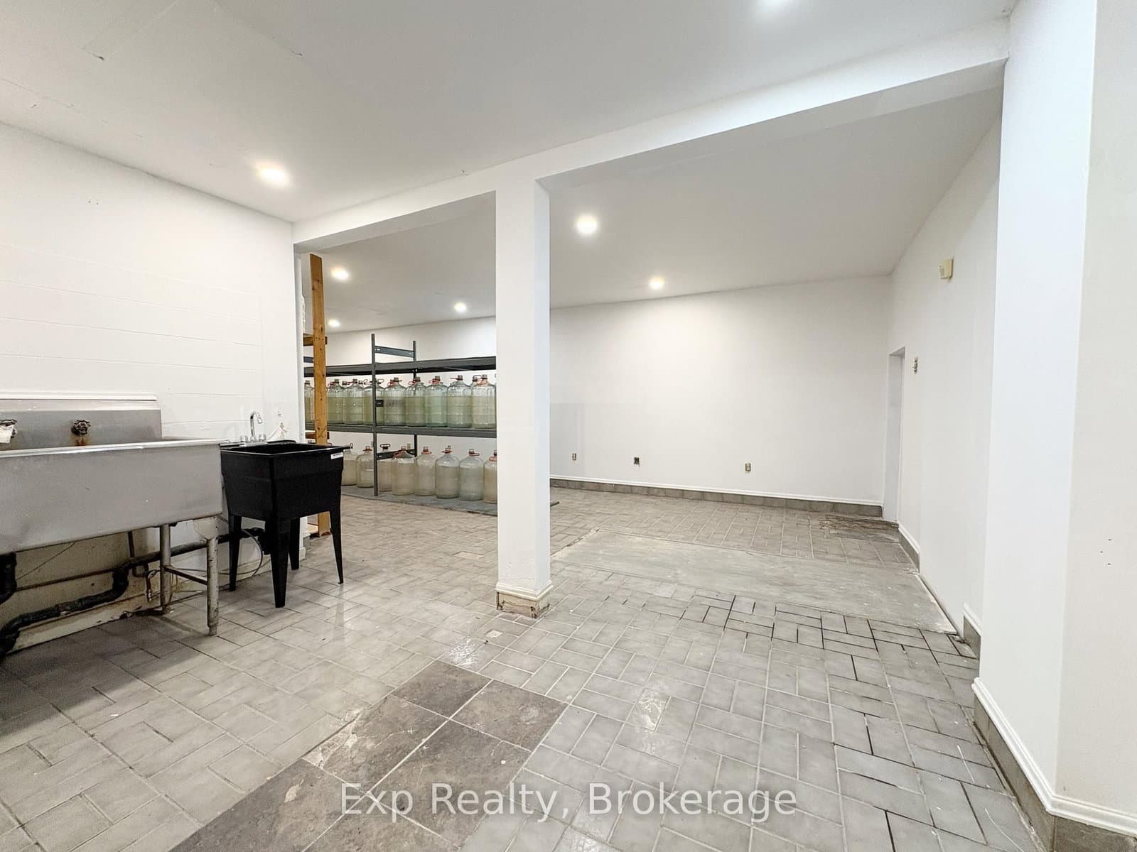 41 Dundas Street E - Image 5