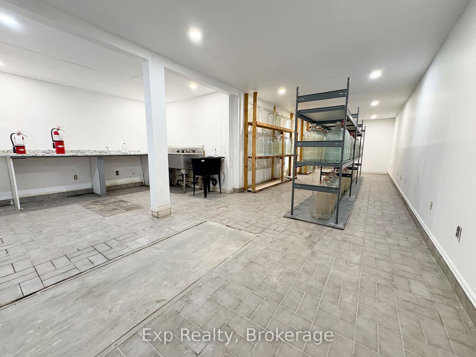 41 Dundas Street E - Image 6