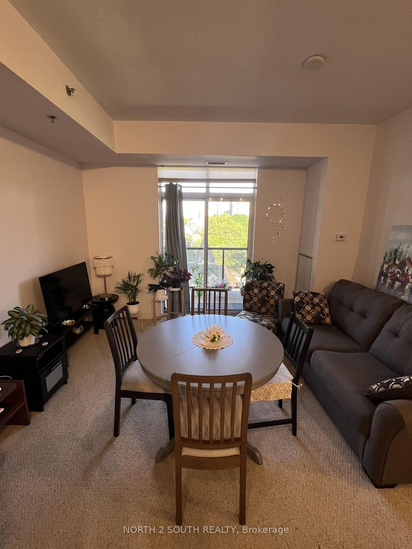 90 Charlton Avenue W, Unit 605 - Image 6