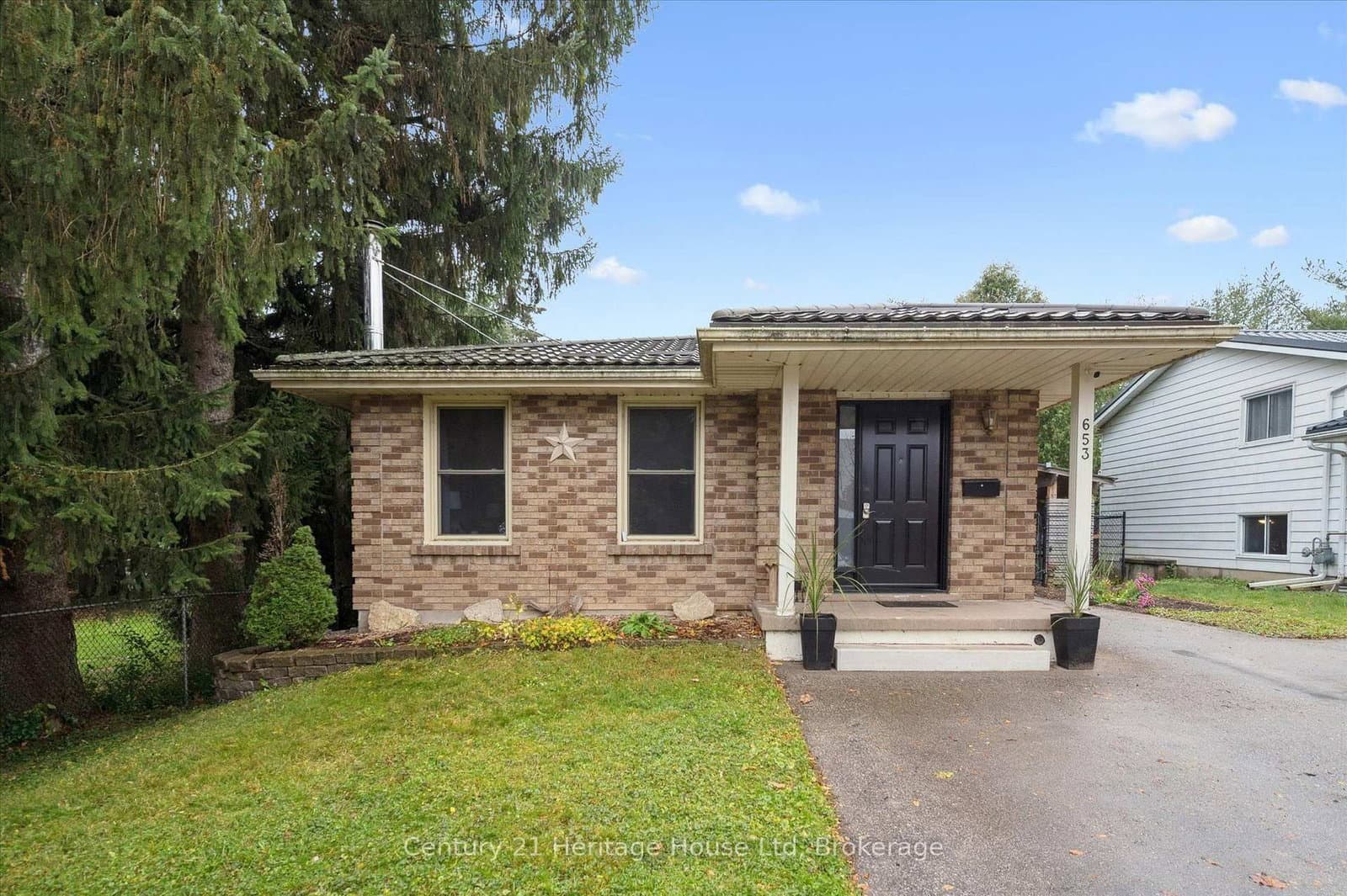 653 Perry Street - Image 1