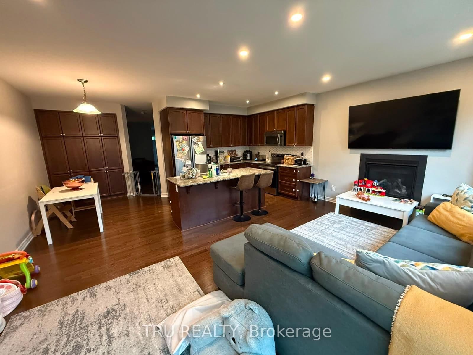 222 FERGUS Crescent - Image 5
