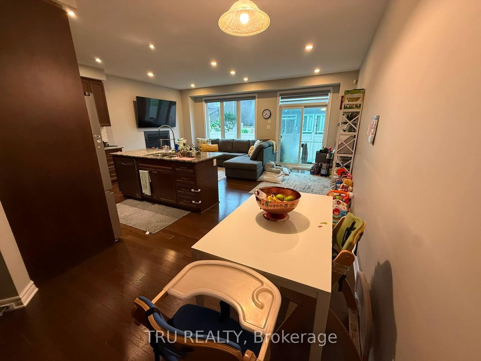 222 FERGUS Crescent - Image 6