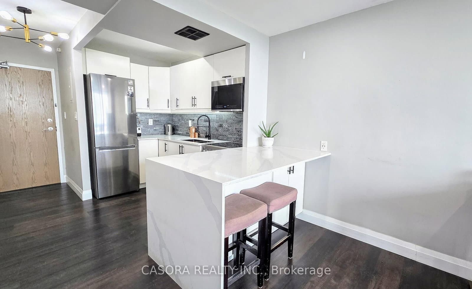150 Charlton Avenue E, Unit 3003 - Image 6