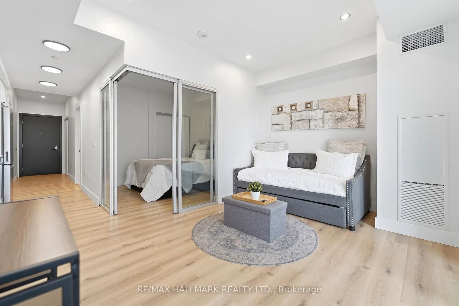 5 Wellington Street S, Unit 1403 - Image 4