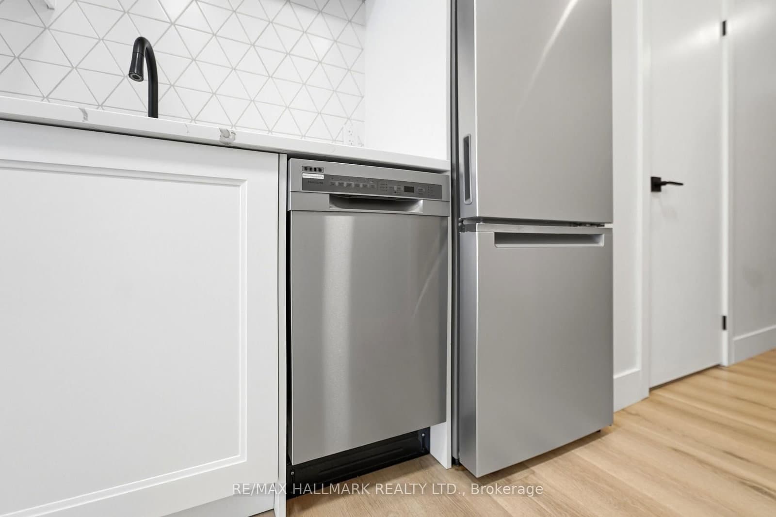 5 Wellington Street S, Unit 1403 - Image 6