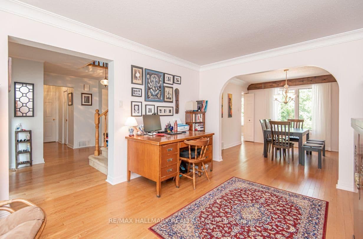 18 Hesse Crescent - Image 4