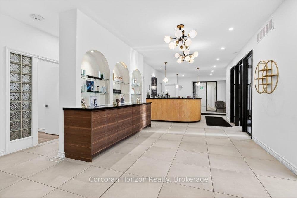 136 Young Street, Unit Full - Image 4
