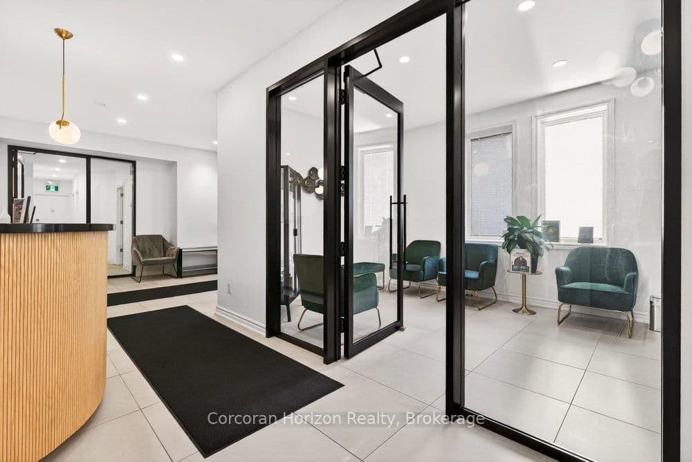 136 Young Street, Unit Full - Image 5