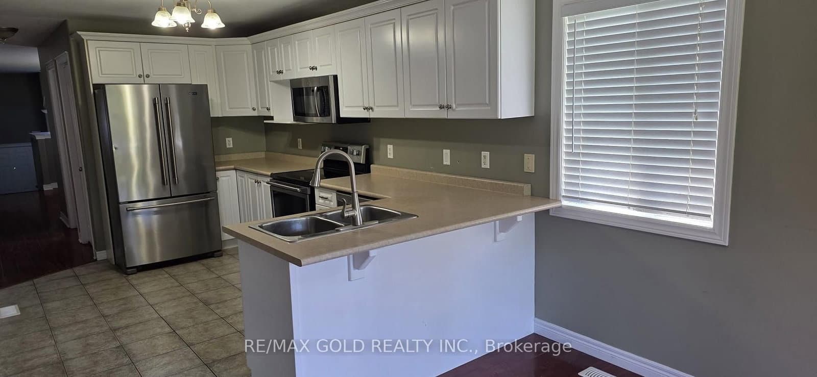 11 Rose Avenue - Image 2